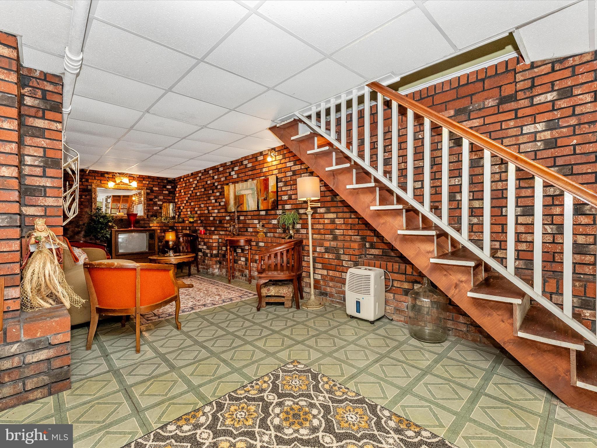 204 Center St