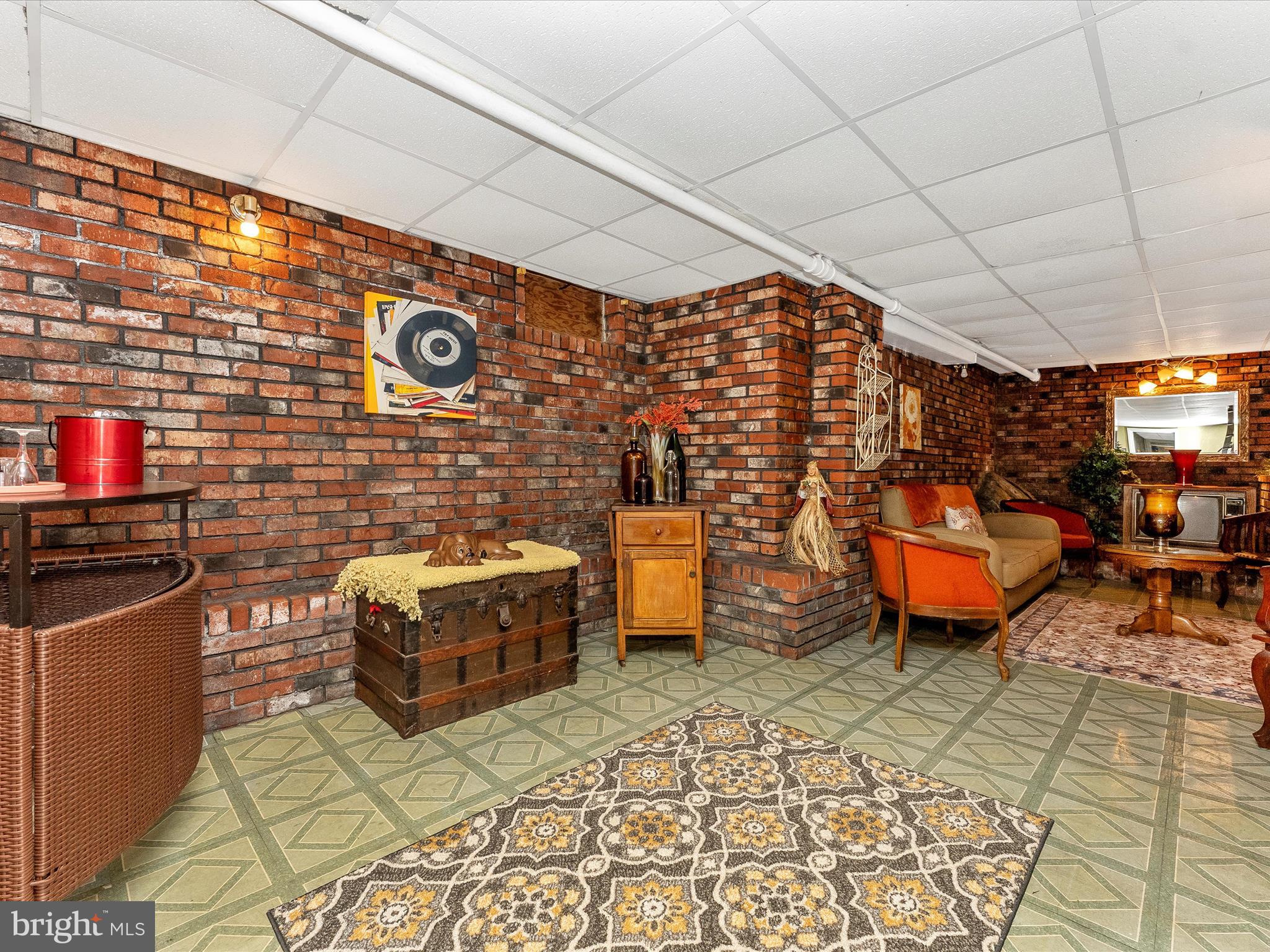 204 Center St