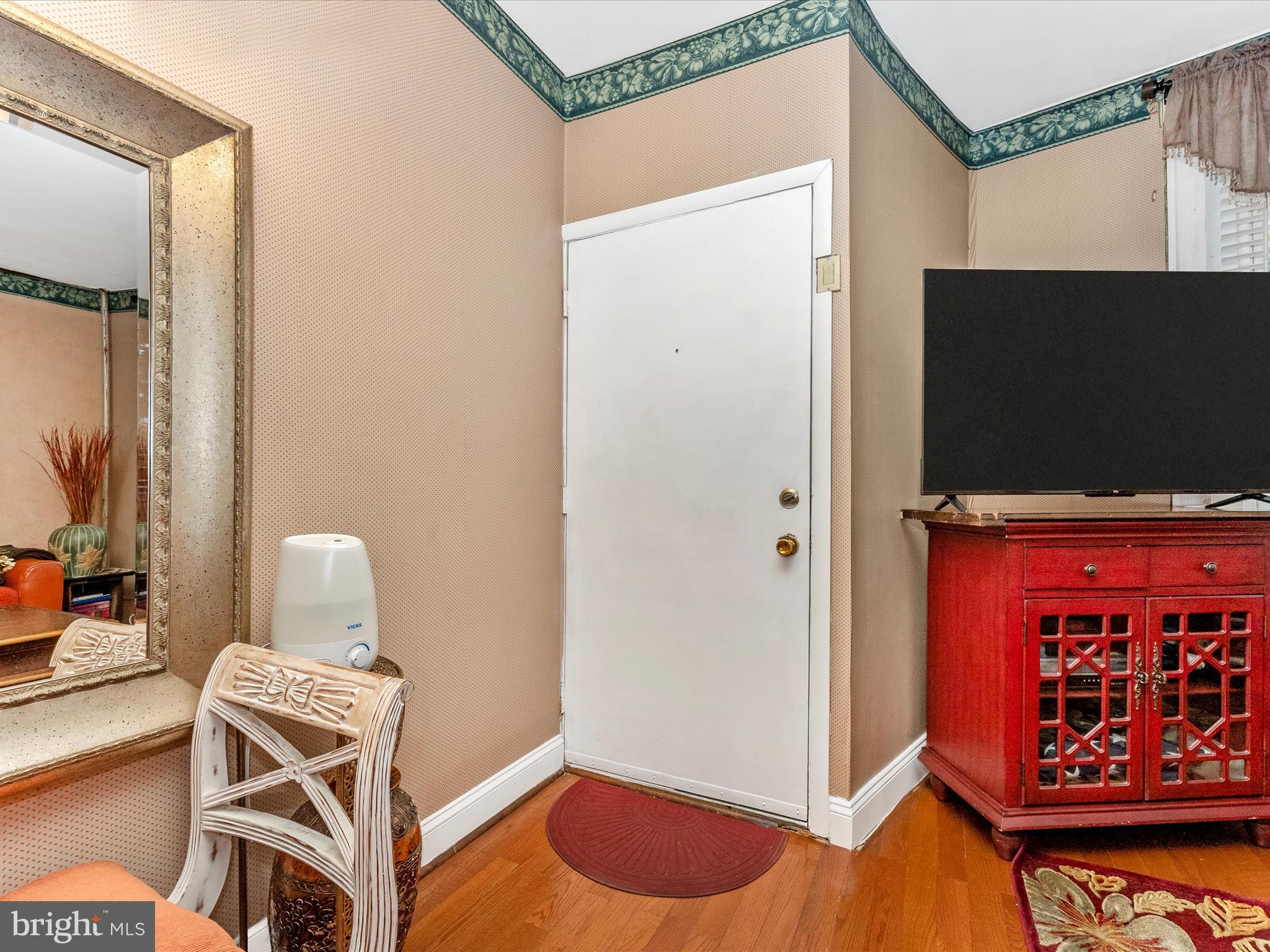 204 Center St