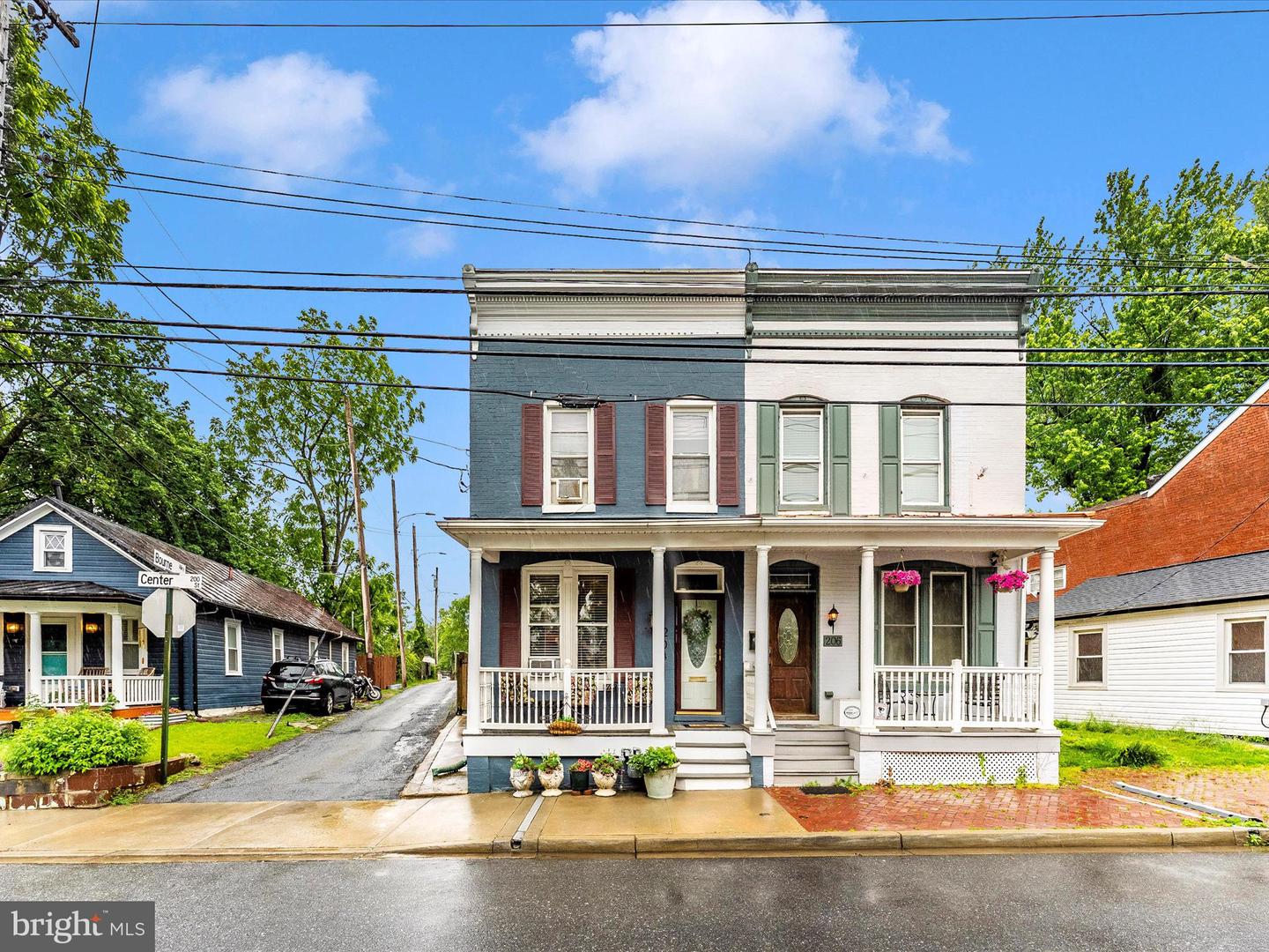 204 Center St