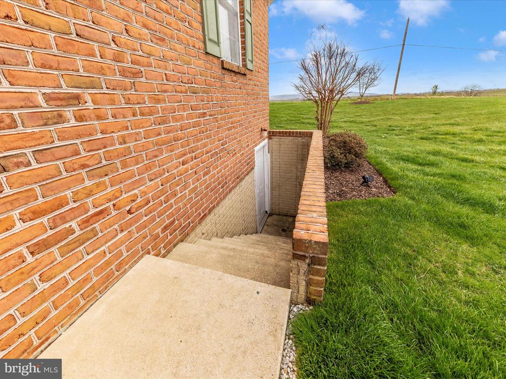 2290 Gapland Rd