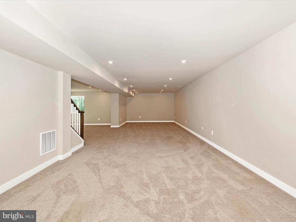 5303 Crape Myrtle Dr