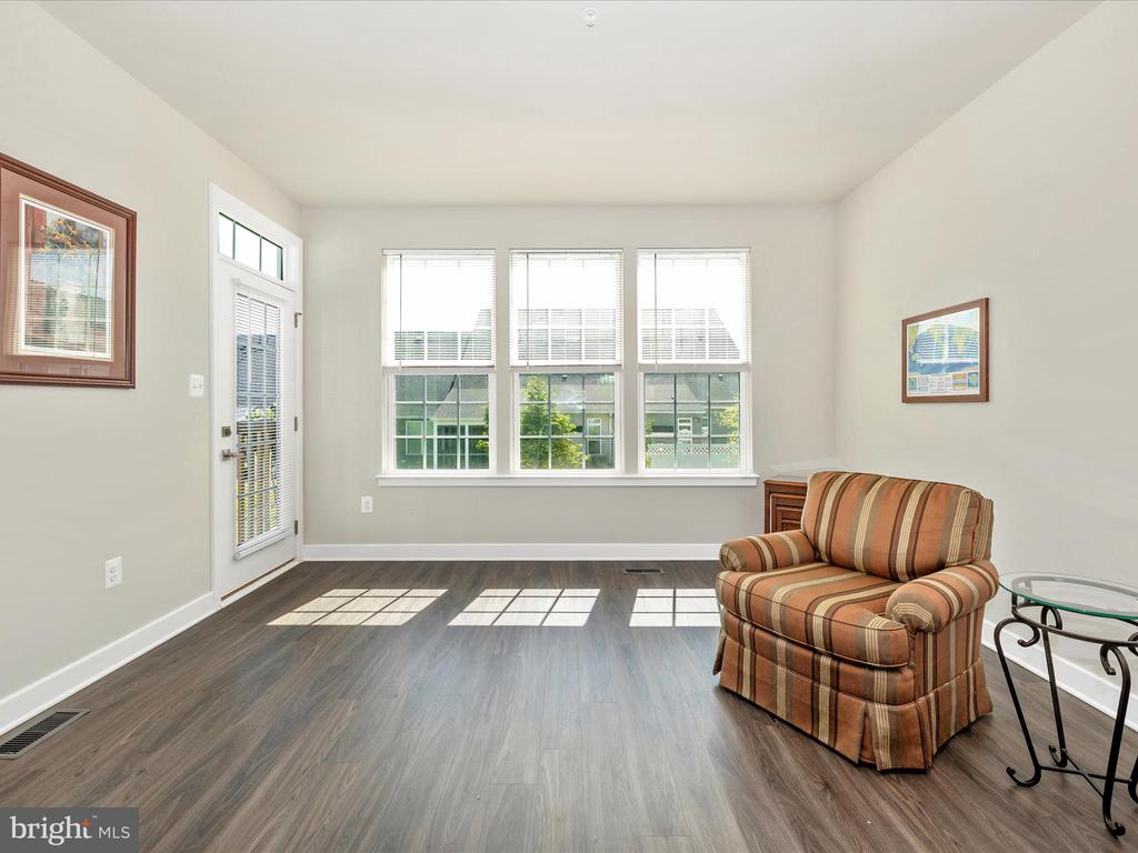 5303 Crape Myrtle Dr