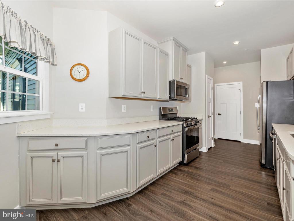 5303 Crape Myrtle Dr