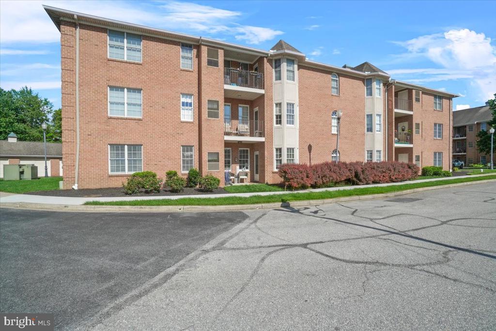 10 Rosewood Ct #102