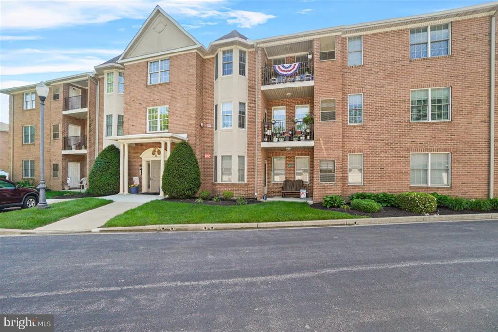 10 Rosewood Ct #102