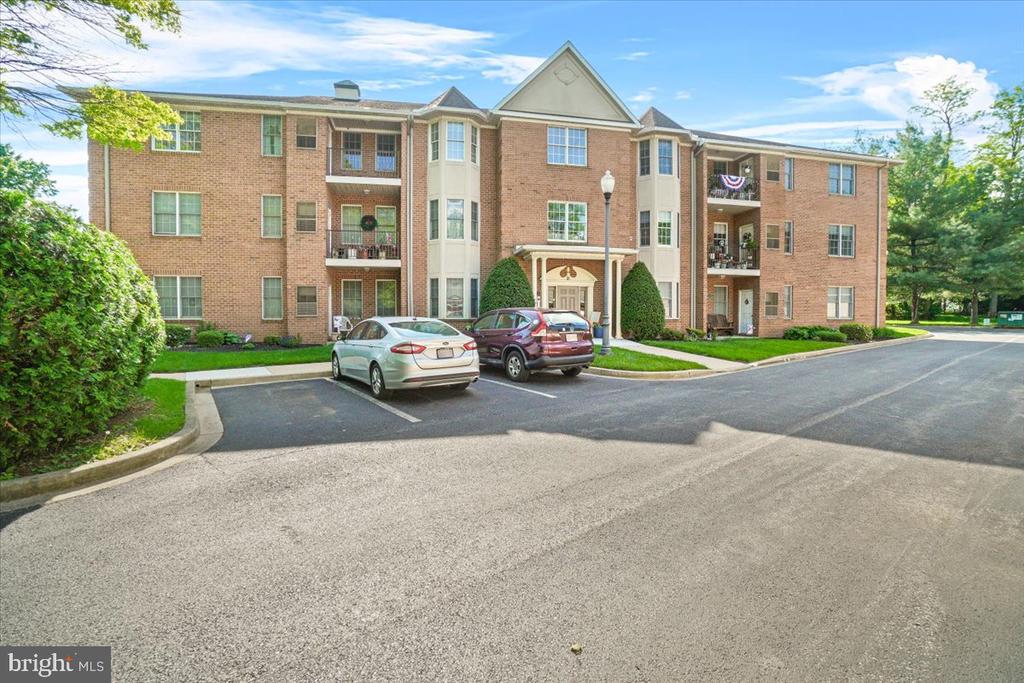 10 Rosewood Ct #102