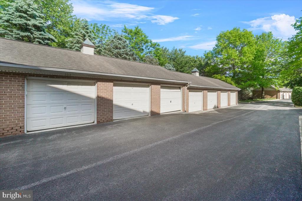 10 Rosewood Ct #102