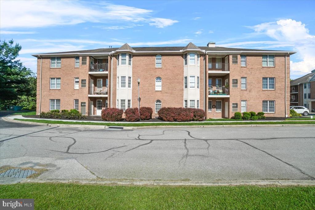 10 Rosewood Ct #102