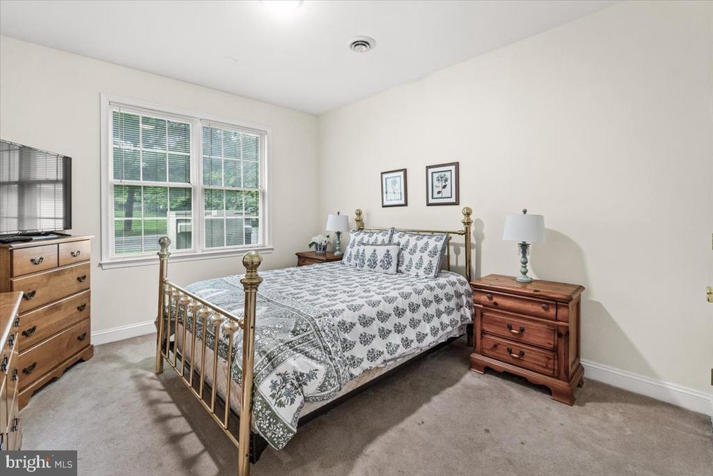 10 Rosewood Ct #102