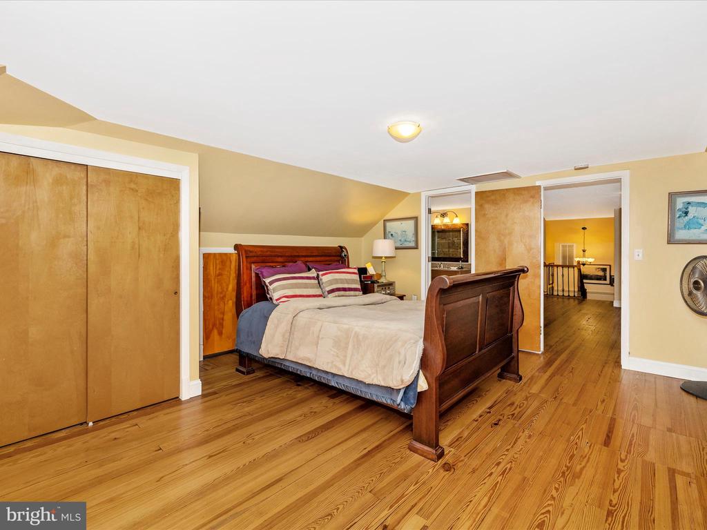 5004 Old National Pike