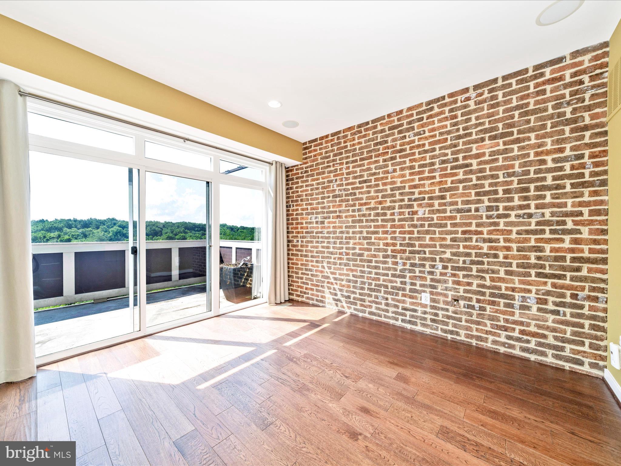 1400 Laurel Wood Way