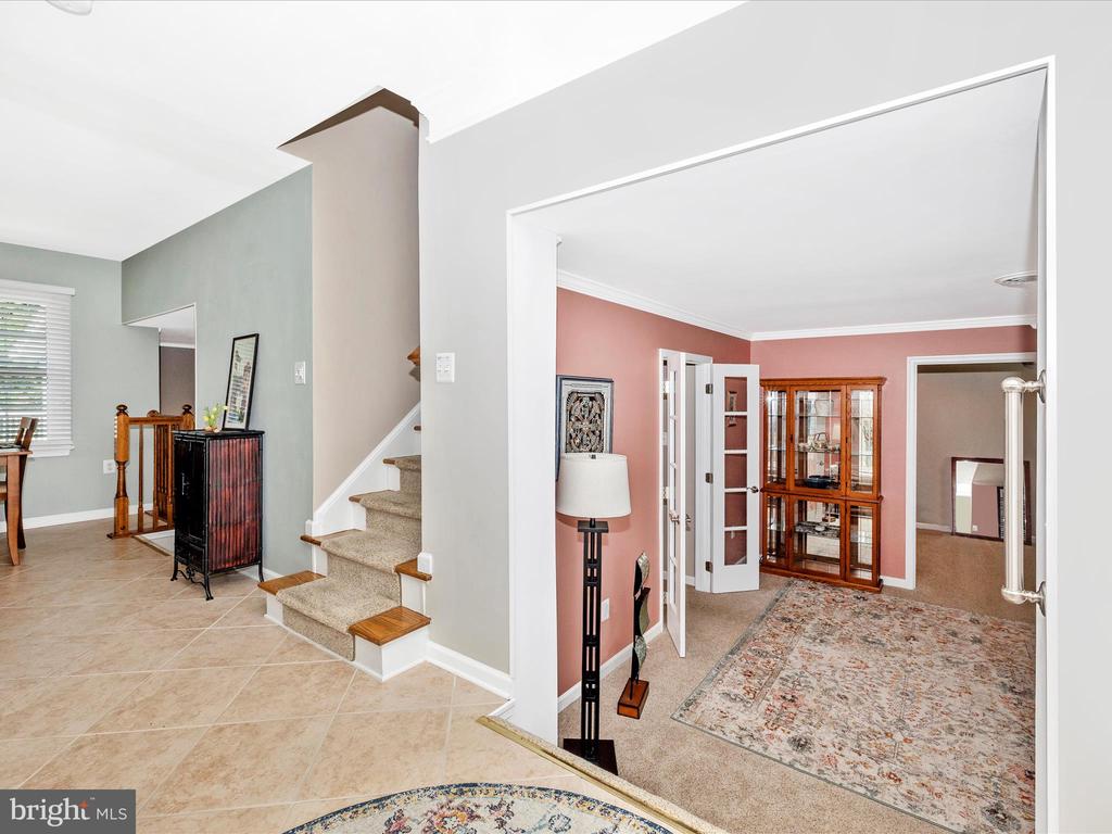 8102 Glendale Dr