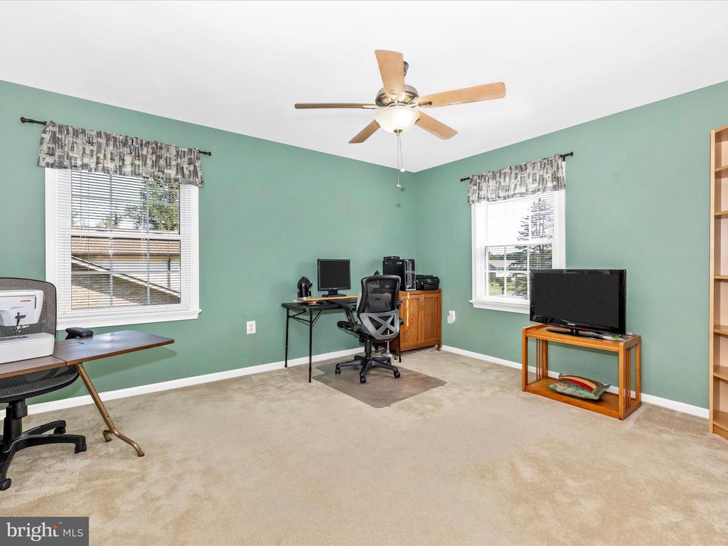 8102 Glendale Dr