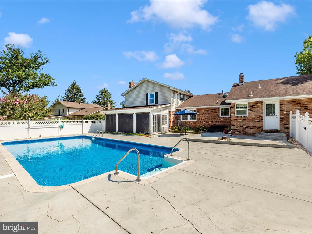 8102 Glendale Dr