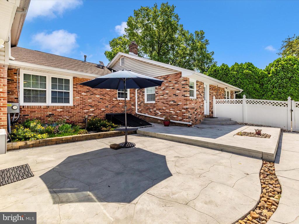 8102 Glendale Dr