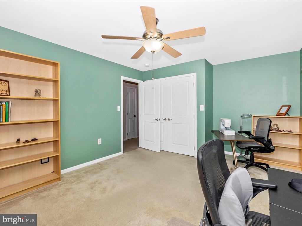 8102 Glendale Dr