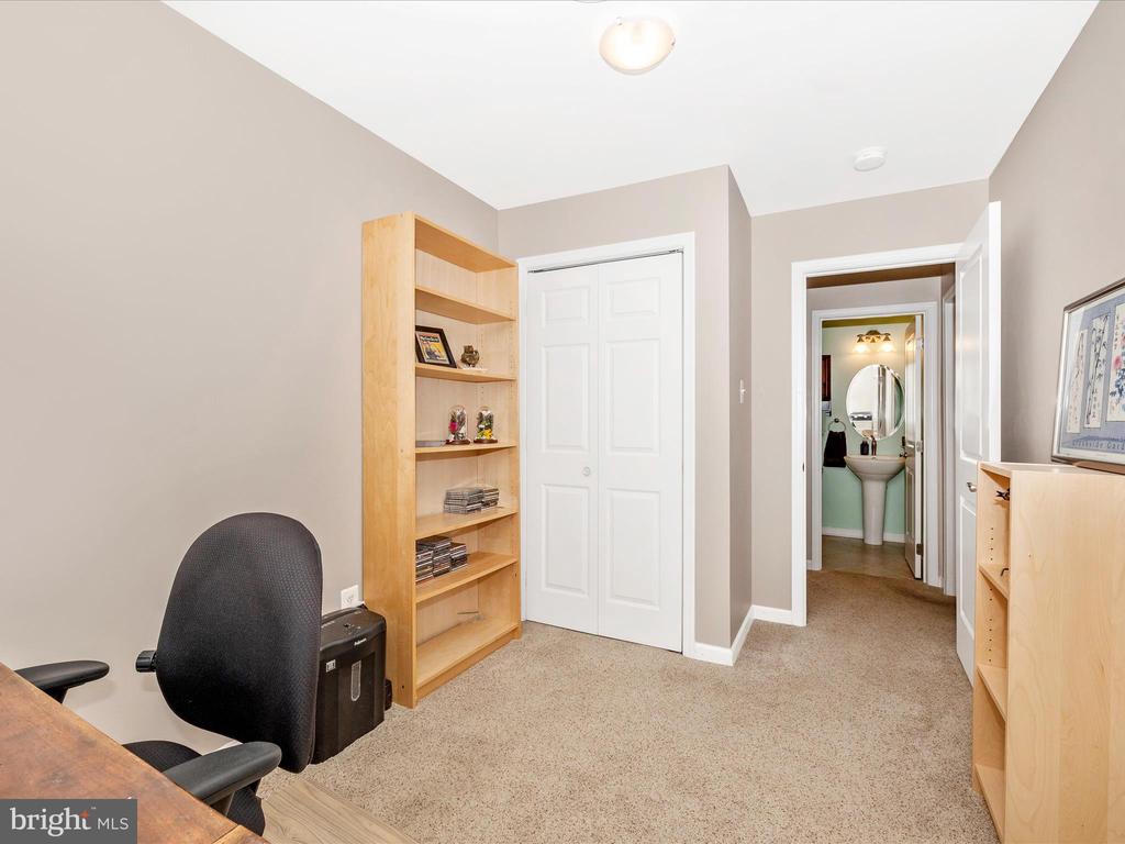8102 Glendale Dr