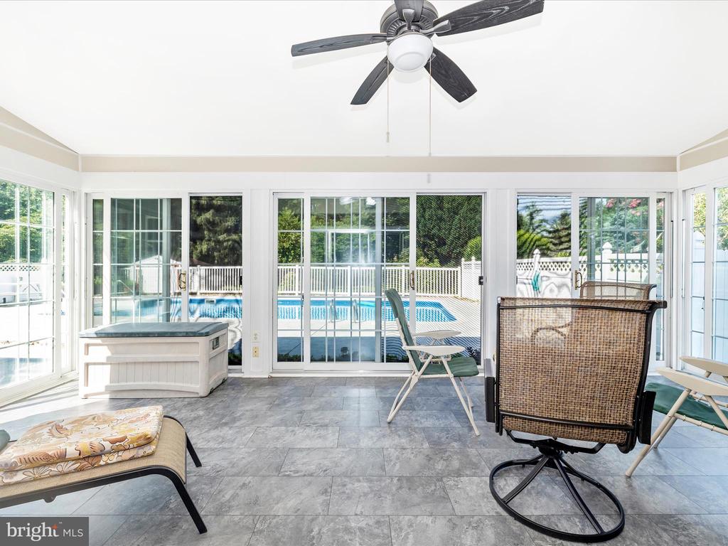 8102 Glendale Dr