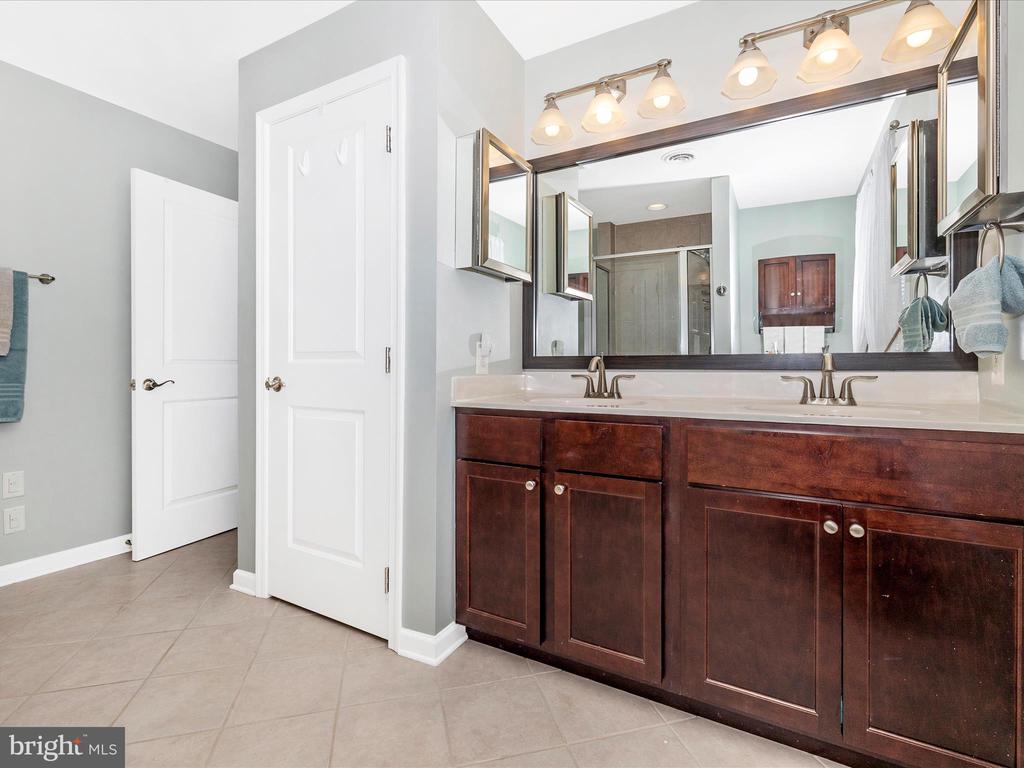 8102 Glendale Dr