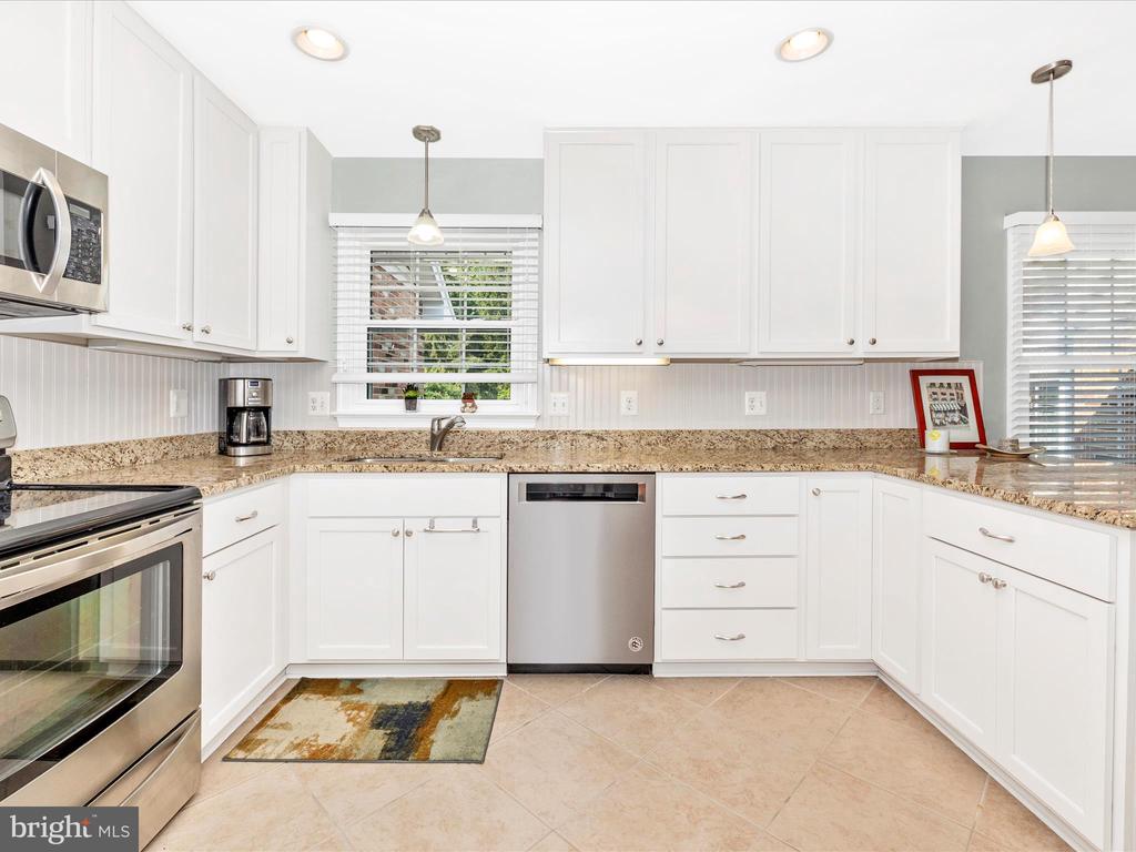 8102 Glendale Dr