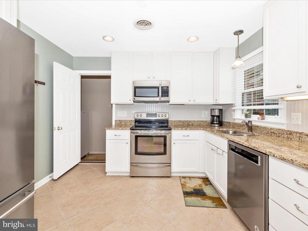 8102 Glendale Dr