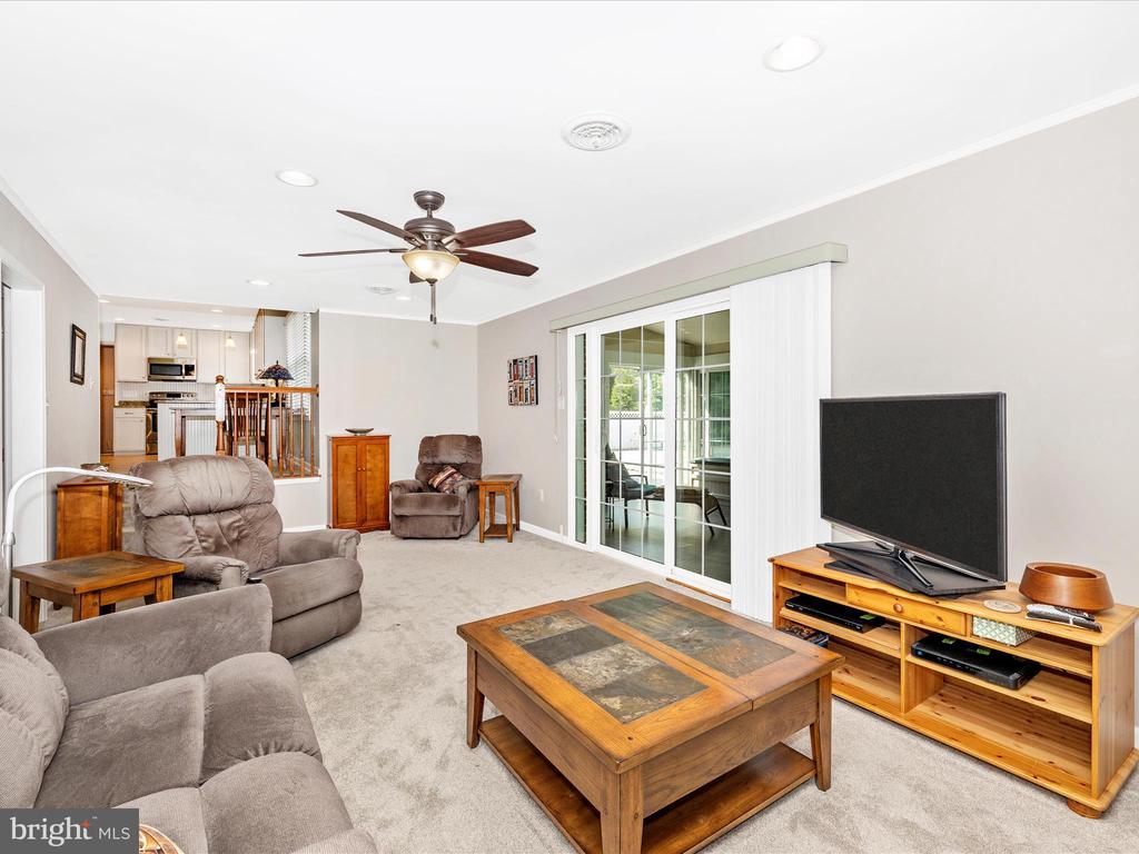 8102 Glendale Dr