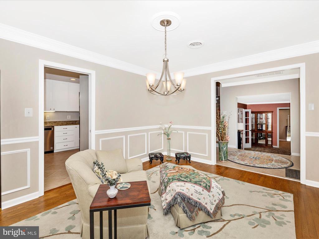 8102 Glendale Dr