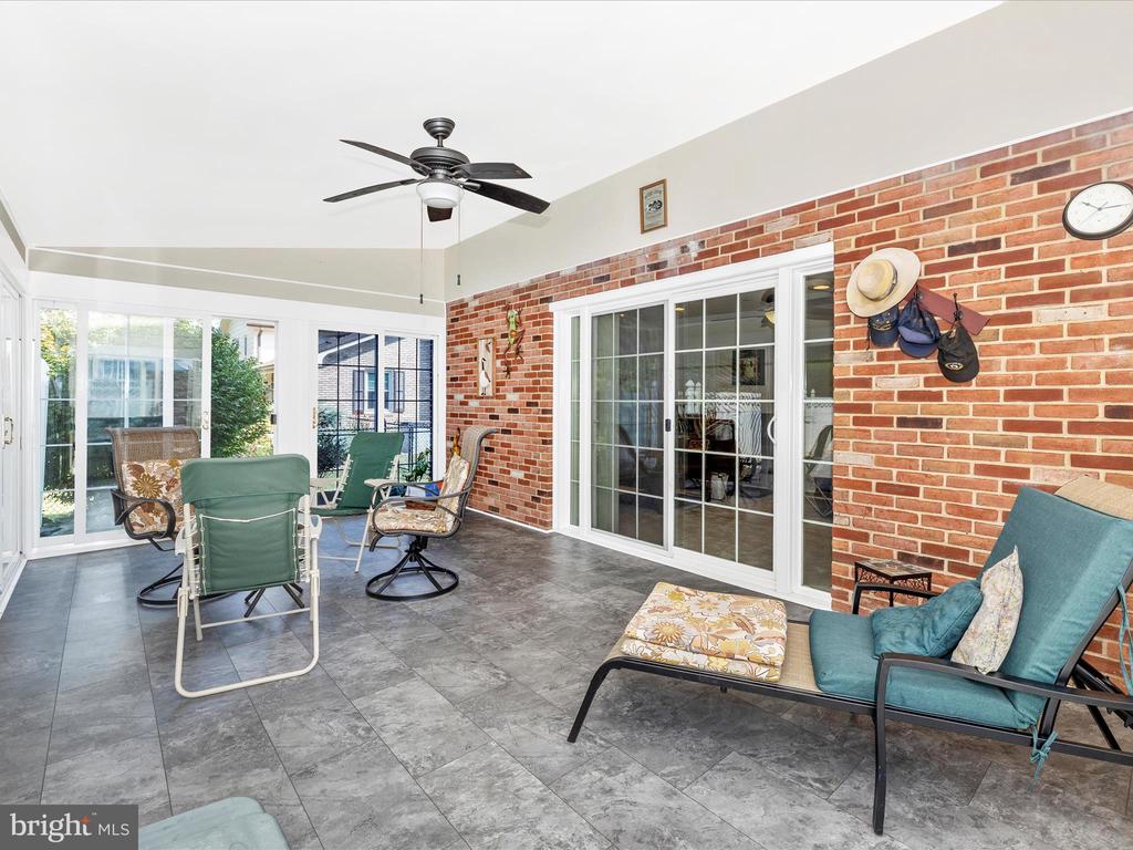 8102 Glendale Dr