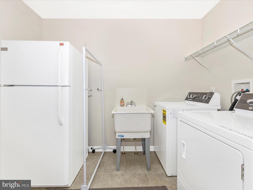 8102 Glendale Dr