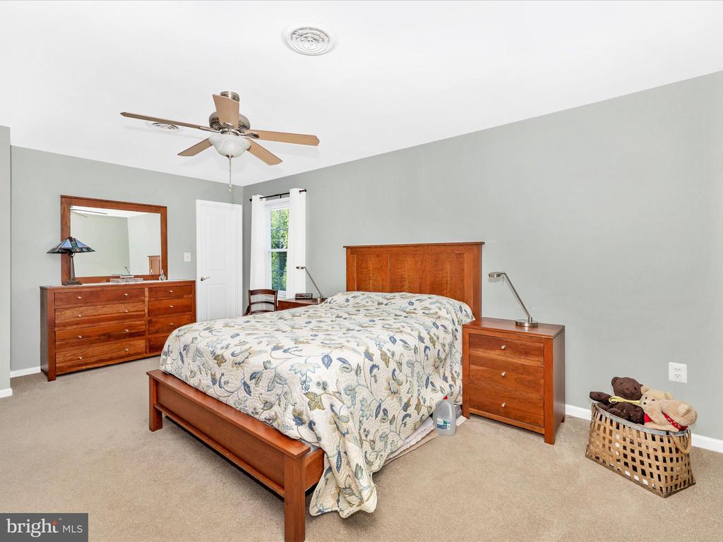 8102 Glendale Dr