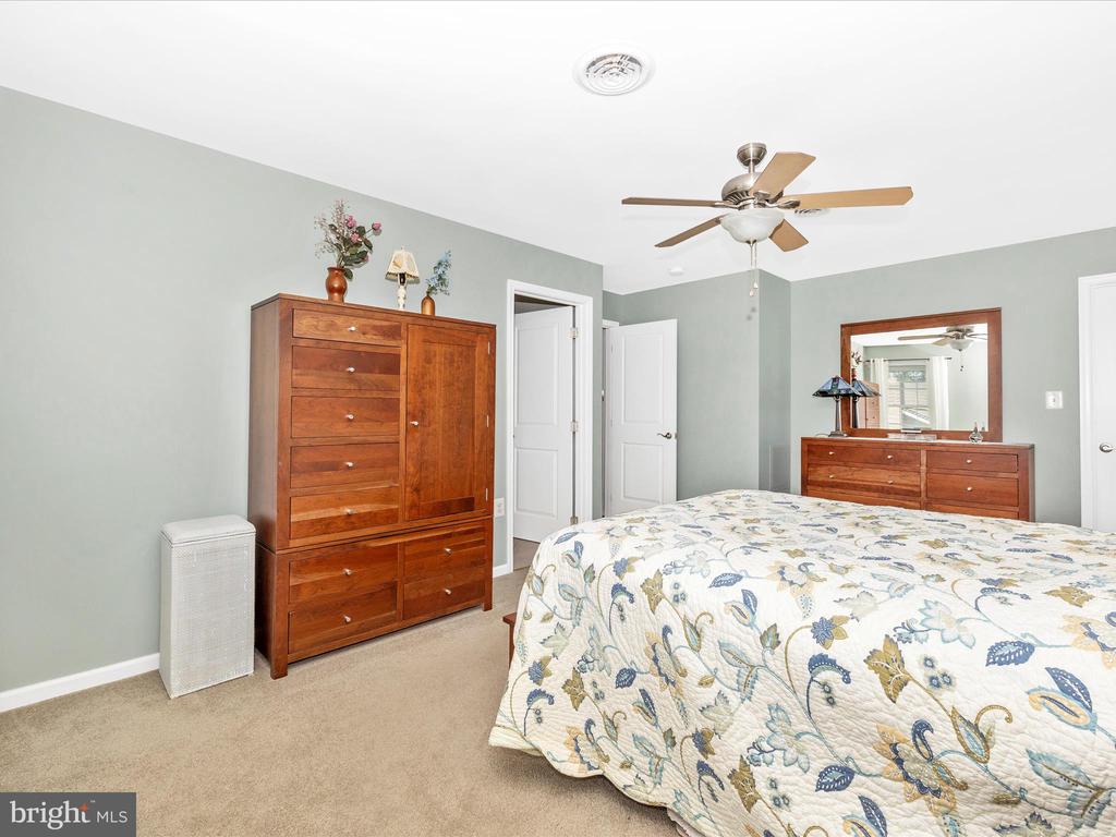 8102 Glendale Dr