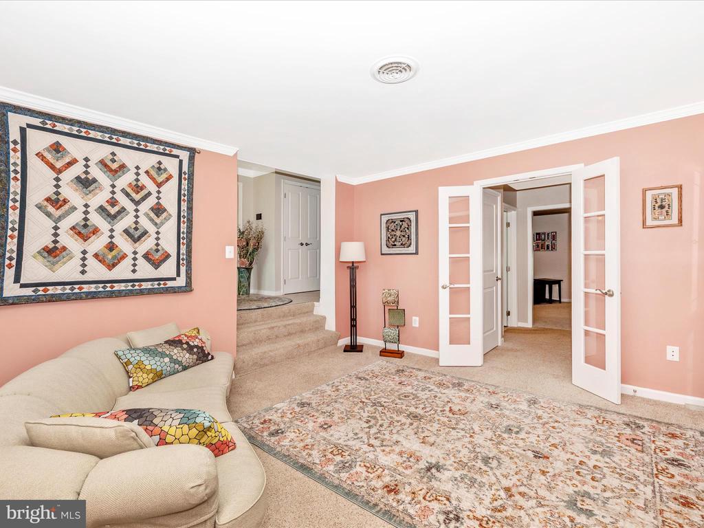 8102 Glendale Dr