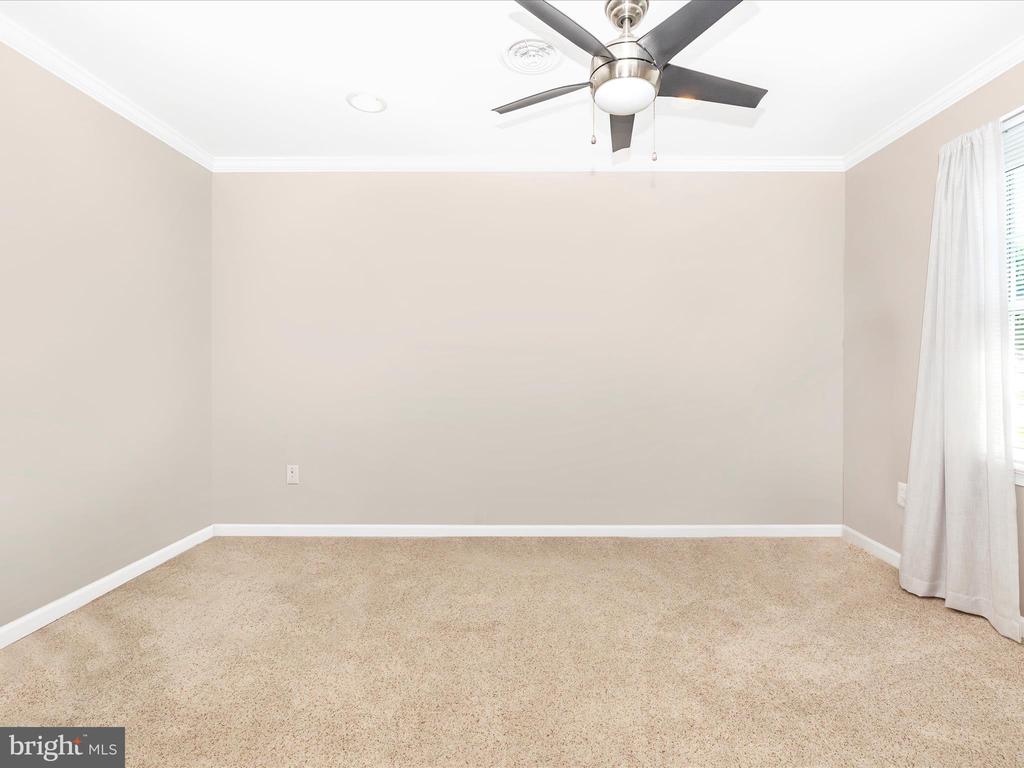 8102 Glendale Dr