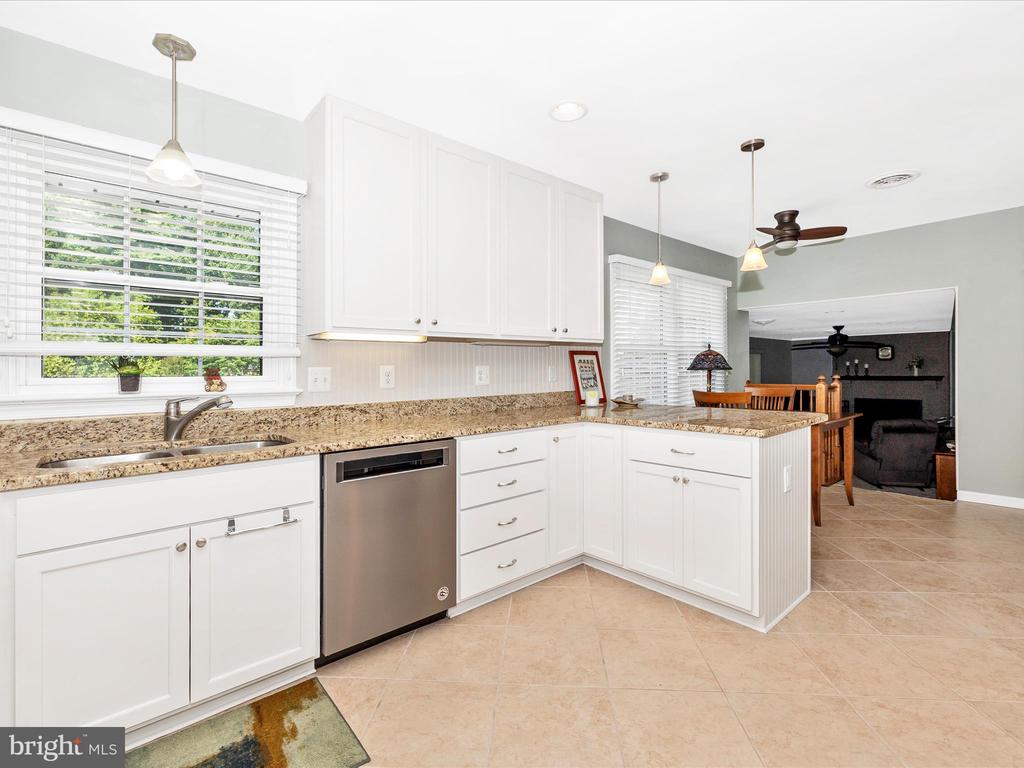 8102 Glendale Dr