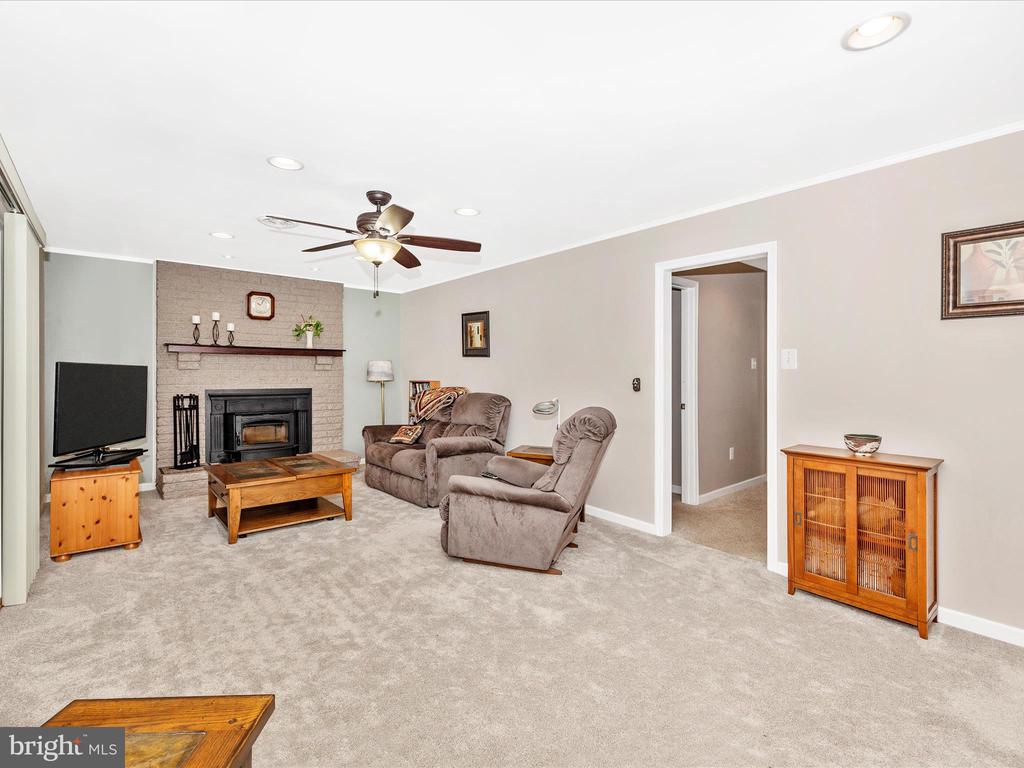 8102 Glendale Dr