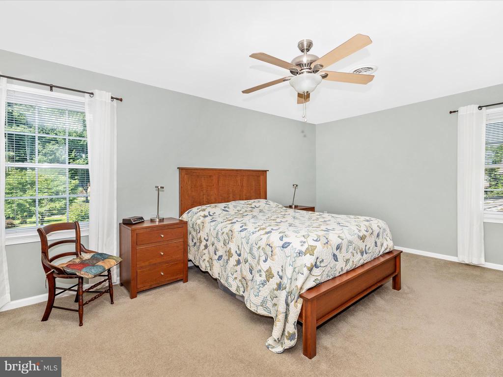 8102 Glendale Dr