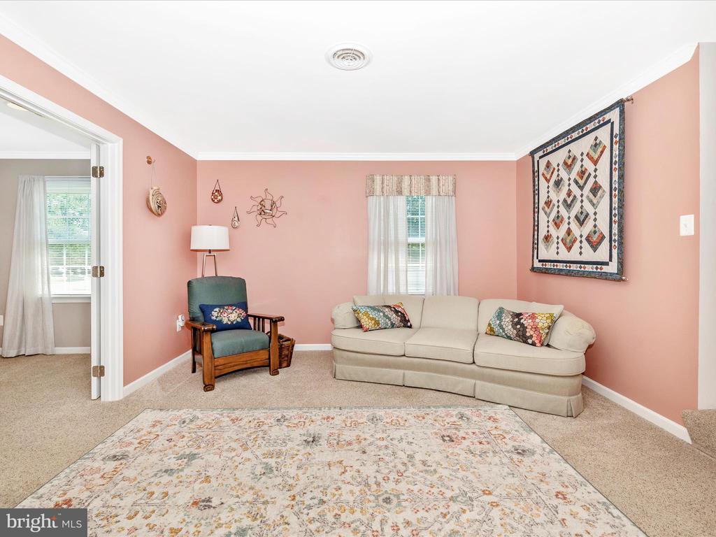 8102 Glendale Dr