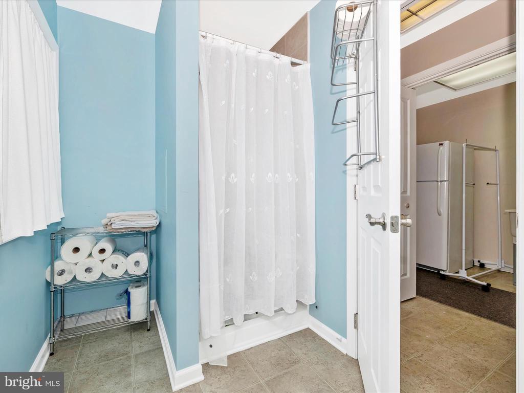 8102 Glendale Dr