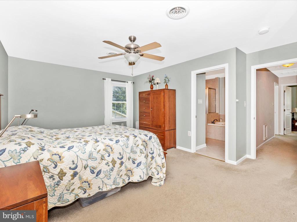 8102 Glendale Dr