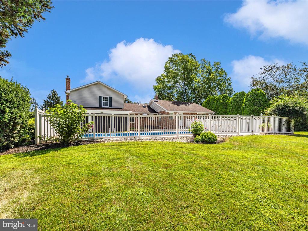 8102 Glendale Dr