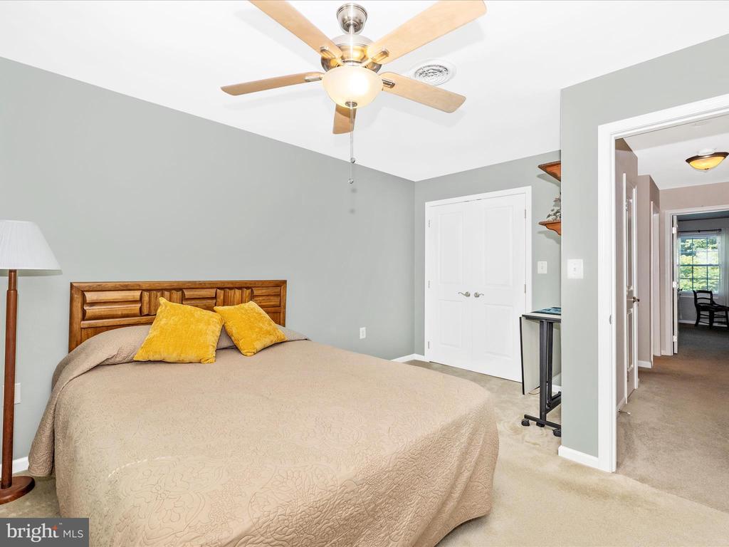 8102 Glendale Dr