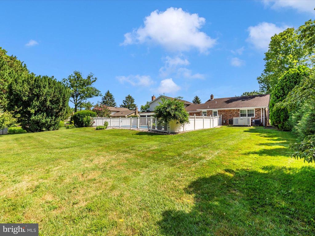 8102 Glendale Dr