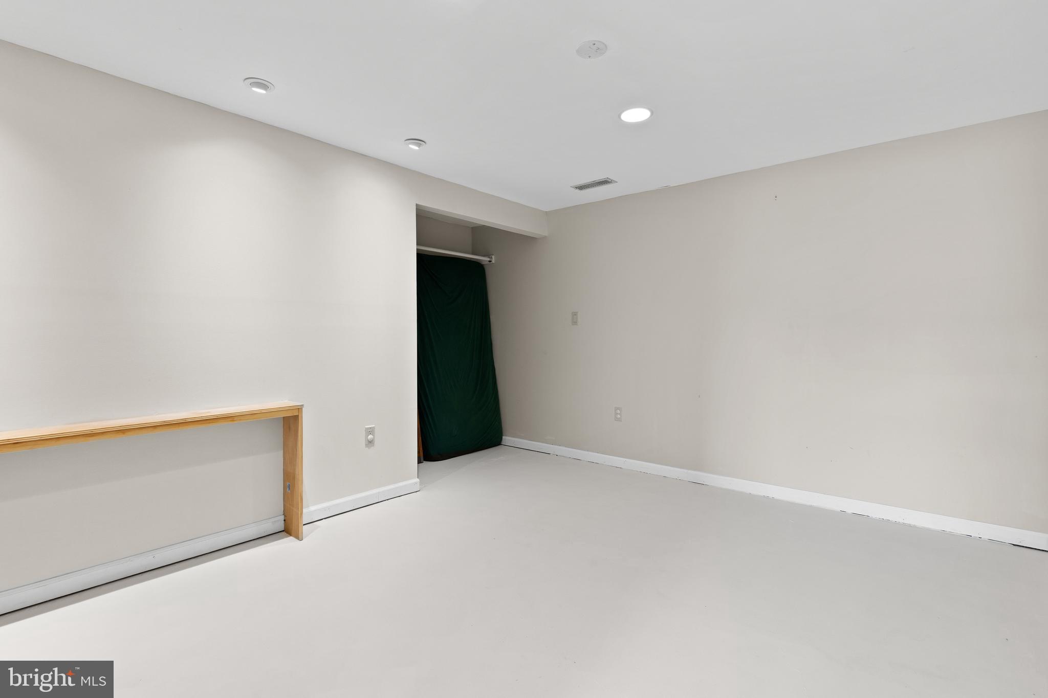 18 TERBEN COURT
