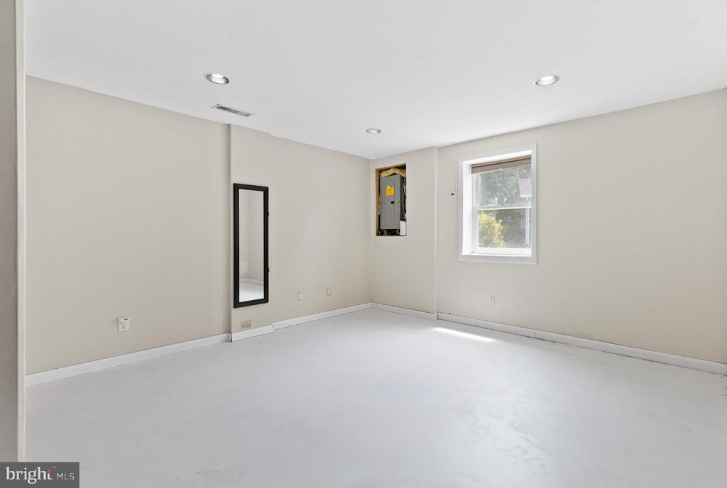 18 TERBEN COURT
