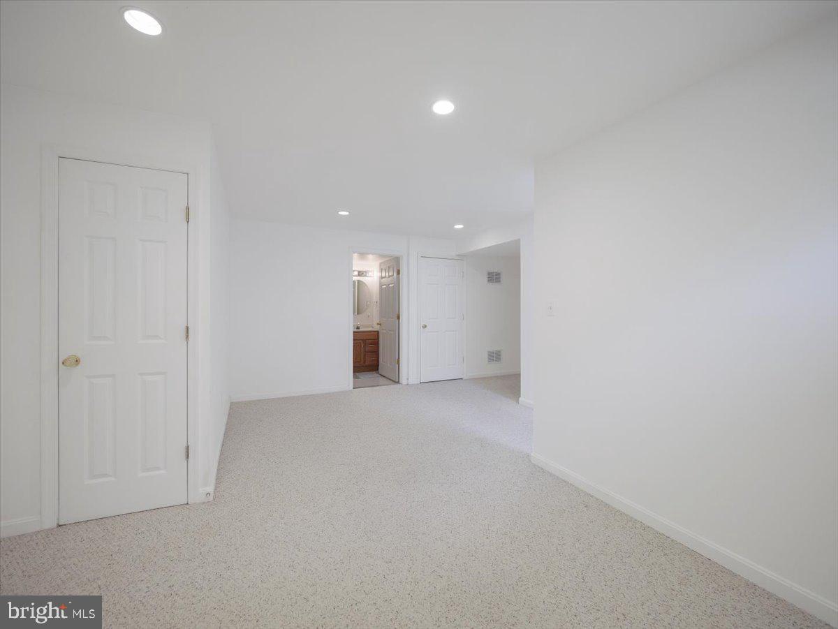 1721 DEARBOUGHT DRIVE