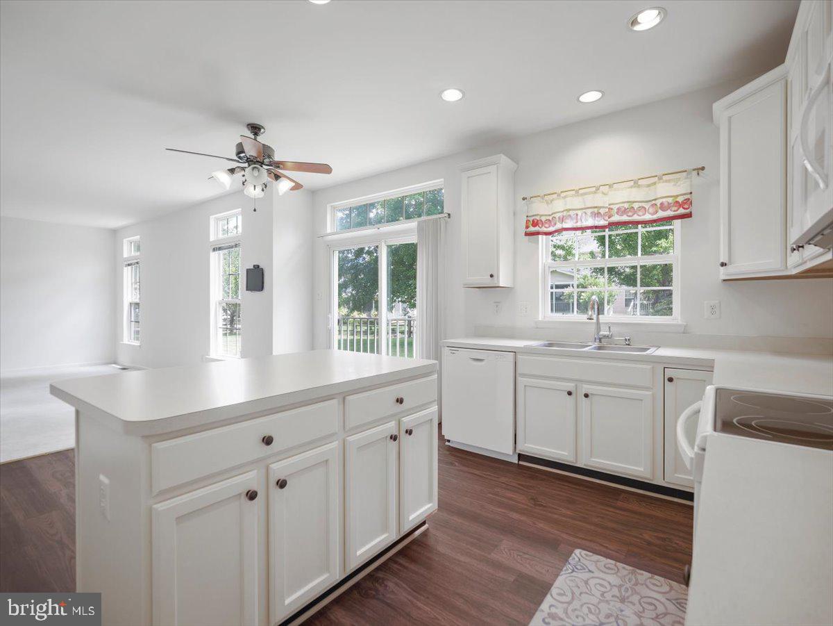 1721 DEARBOUGHT DRIVE