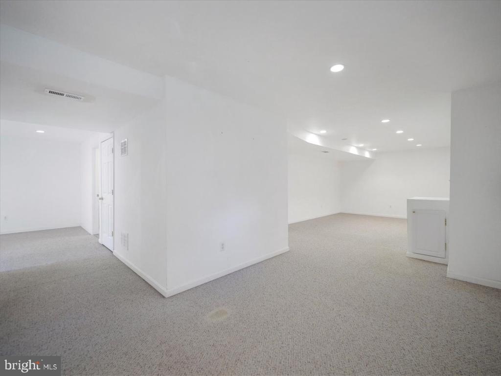 1721 DEARBOUGHT DRIVE