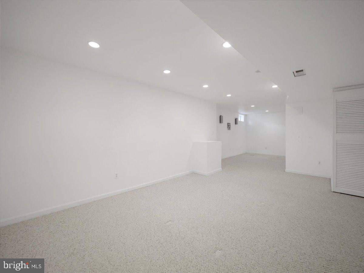 1721 DEARBOUGHT DRIVE