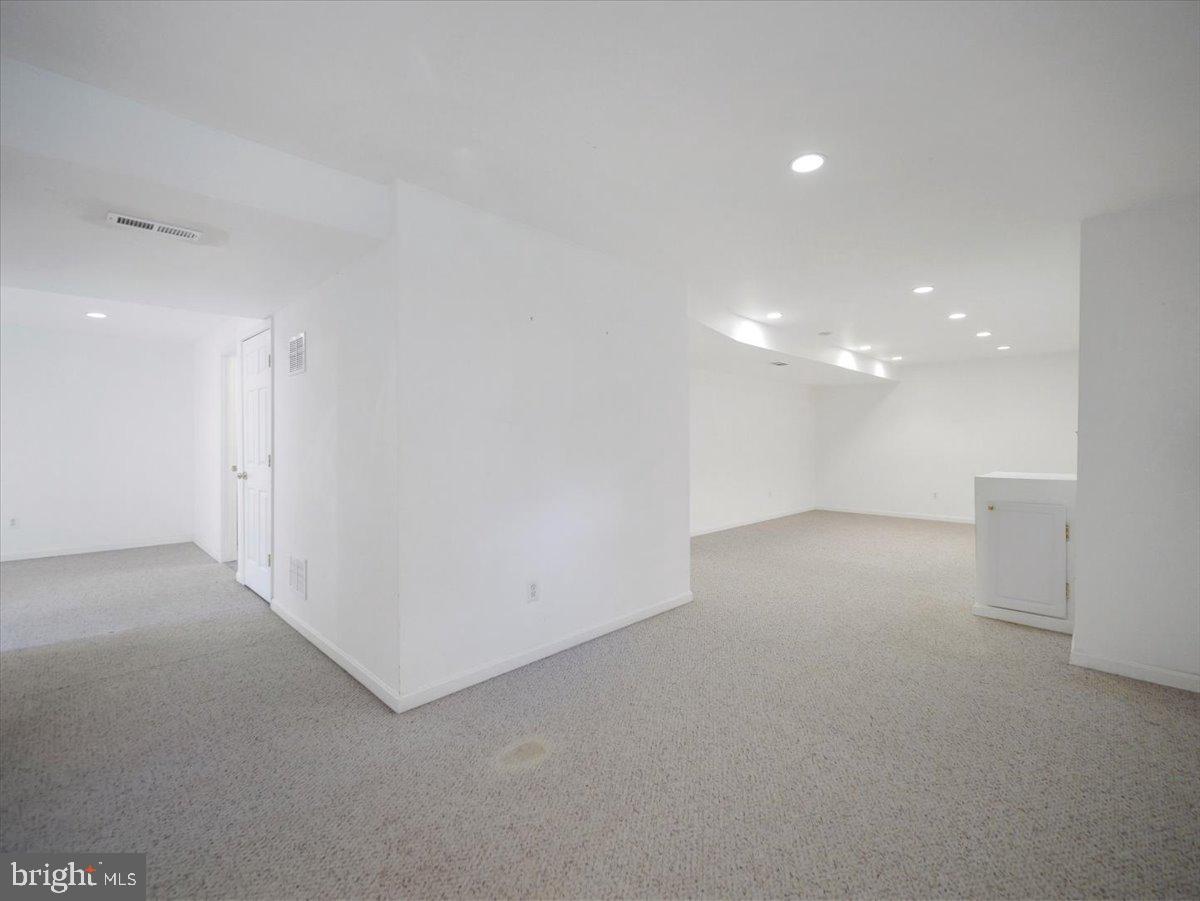 1721 DEARBOUGHT DRIVE